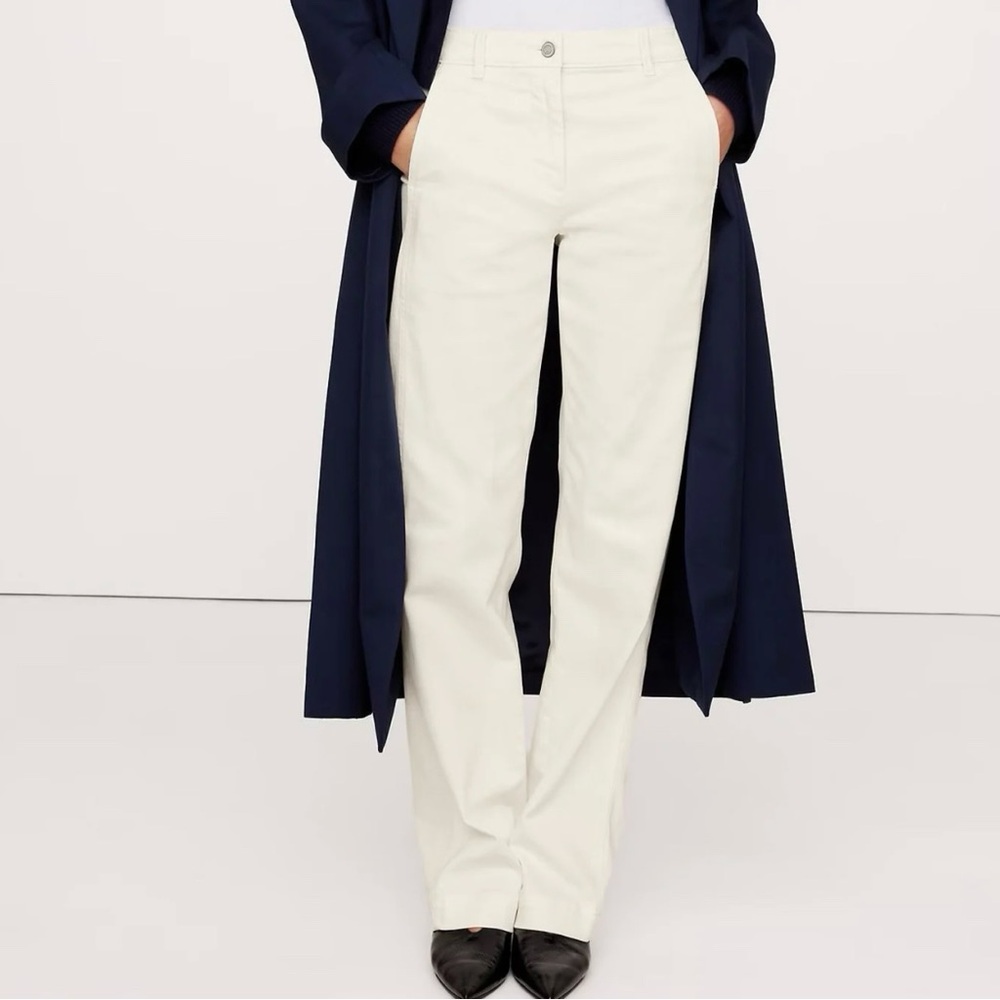 Banana Republic Women’s Ecru Straight Fit Weekender Pant‎ Size 6
